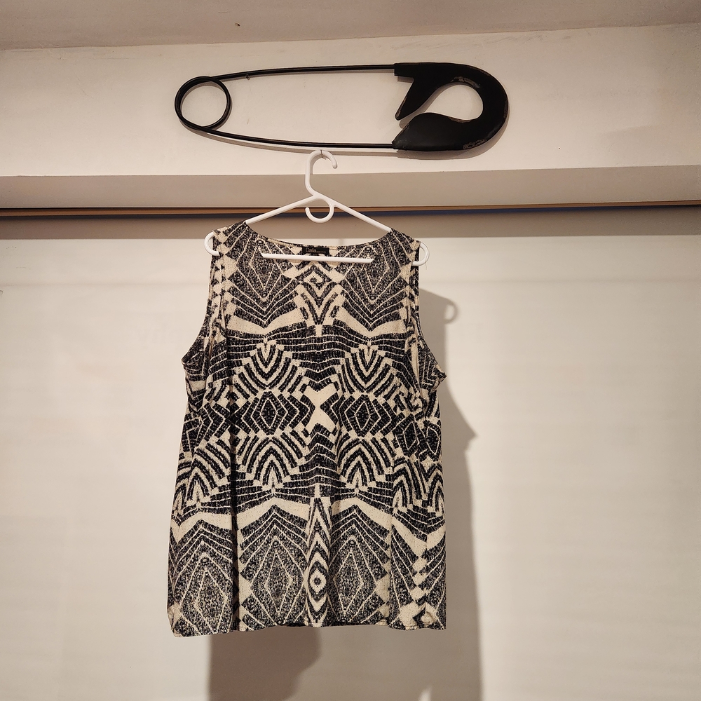 Dalia Monochrome Zigzag Sleeveless Top